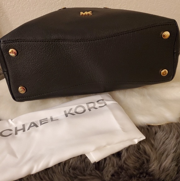 ❤Authentic Michael Kors Evie Hobo❤ - Picture 4 of 8